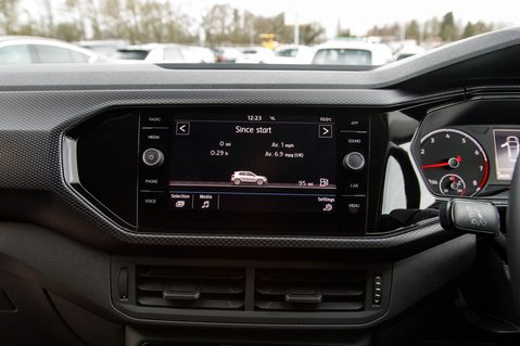 Volkswagen T-Cross SE TSI DSG 27