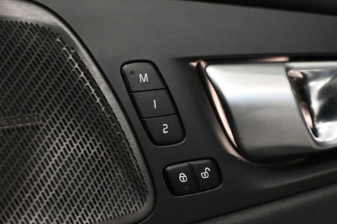 Volvo XC60 2.0 XC60 + B5 MHEV AWD Auto 4WD 5dr 6