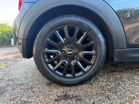 Mini Hatch 1.5 Cooper Auto Euro 6 (s/s) 3dr 18