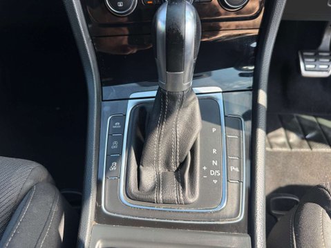 Volkswagen Golf 2.0 Golf R TSi Semi-Auto 4WD 5dr 33