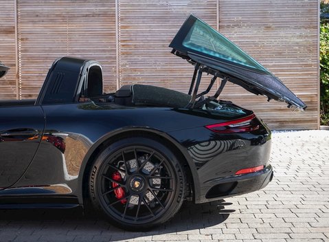 Porsche 911 (991.2) Targa 4 GTS 31