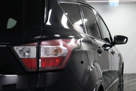 Ford Kuga ST-LINE 23