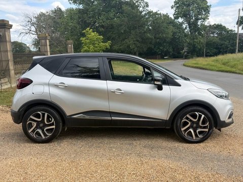 Renault Captur 0.9 TCe ENERGY Iconic SUV 5dr Petrol Manual Euro 6 (s/s) (90 ps) 26