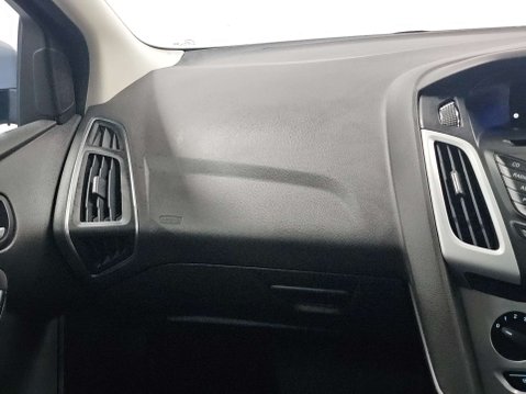 Ford Focus 1.6 Focus Zetec 105 5dr 31
