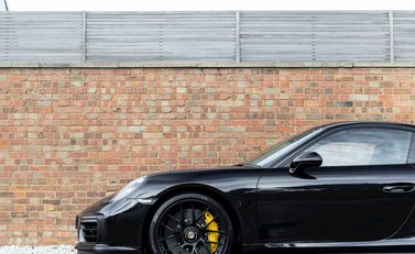 Porsche 911 (991.2) Turbo S 25
