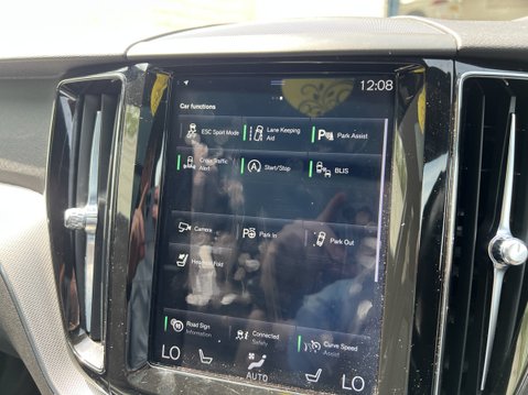 Volvo XC60 2.0 B4 MHEV R-Design SUV 5dr Diesel Hybrid Auto AW 32