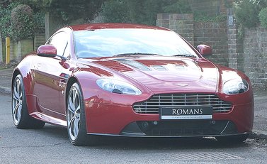 Aston Martin V12 Vantage 1