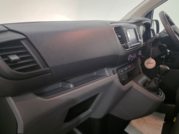 Vauxhall Vivaro Vauxhall Vivaro L2 Diesel 2900 1.5d 100ps Dynamic H1 Van 14
