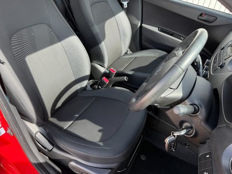 Hyundai i10 SE *ONLY 8,365 MILES* 10