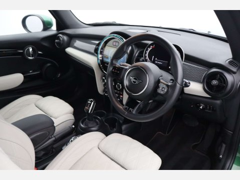 Mini Hatch 1.5 Cooper Exclusive Auto 3dr 2