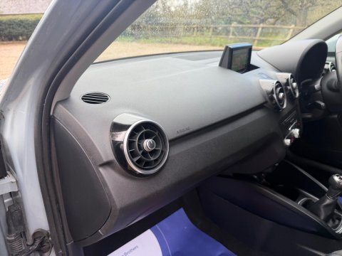 Audi A1 1.0 TFSI Sport Euro 6 (s/s) 3dr (Nav) 10