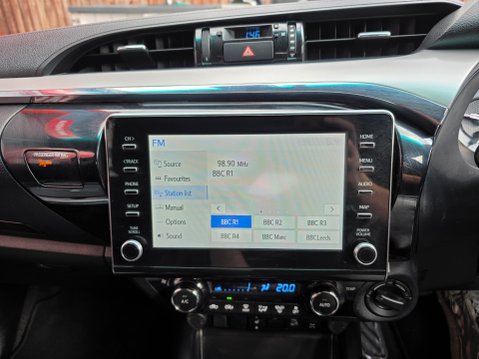 Toyota Hilux INVINCIBLE 4WD D-4D DCB AUTO 18