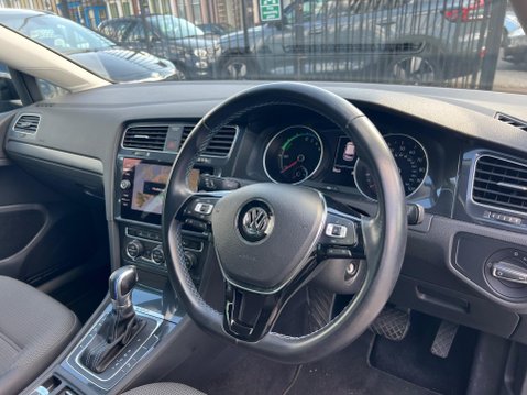 Volkswagen Golf 35.8kWh e-Golf Auto 5dr 15