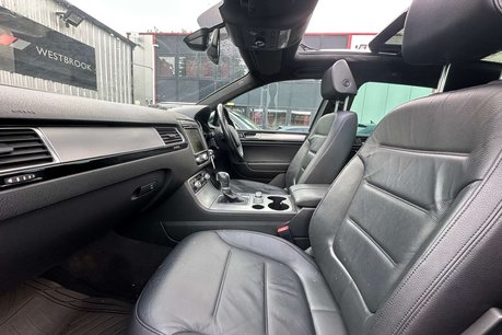 Volkswagen Touareg 3.0 TDI V6 BlueMotion Tech R-Line SUV 5dr Diesel Tiptronic 4WD Euro 6 (s/s) 25
