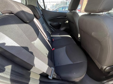 Vauxhall Viva 1.0i SE Euro 6 5dr 12