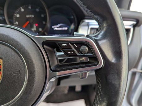 Porsche Macan 3.0 Macan GTS Semi-Auto 4WD 5dr 76
