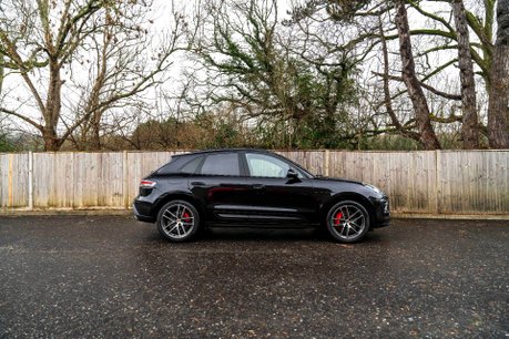 Porsche Macan S PDK. PANO ROOF. BOSE SOUND SYSTEM. HEATED FRONT SEATS. REVERSING CAMERA. 2