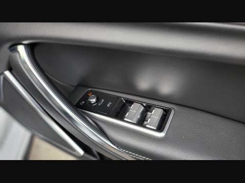 Jaguar XF R-DYNAMIC S 40