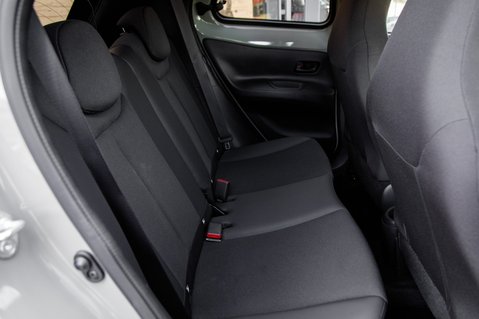 Toyota Aygo X VVT-I EXCLUSIVE 32