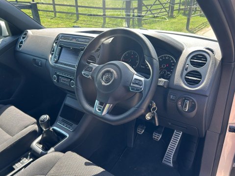 Volkswagen Tiguan 2.0 TDI BlueMotion Tech R-Line 4WD Euro 5 (s/s) 5dr (Nav) 14