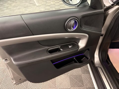 Mini Countryman 1.5 Cooper Exclusive Steptronic Euro 6 (s/s) 5dr 27