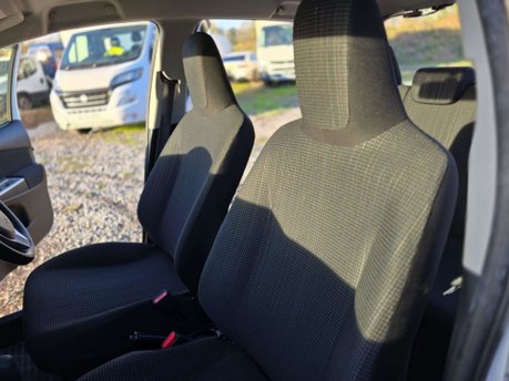 Toyota Yaris 1.33 Dual VVT-i Design Hatchback 5dr Petrol Multidrive S Euro 6 (99 ps) 33