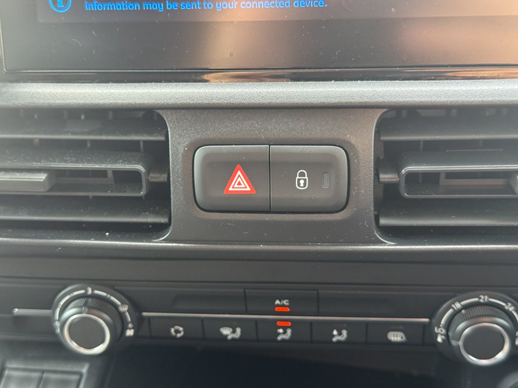 2023 Peugeot PartnerSWB L1H1 Low Roof Professional Premium Plus Air Co — thumbnail 32 of 51