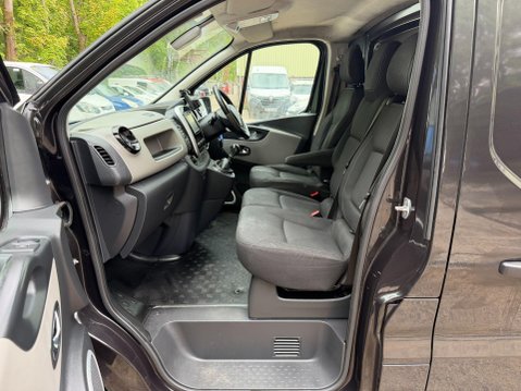 Renault Trafic 1.6 dCi ENERGY 27 Sport Nav Panel Van 5dr Diesel Manual SWB Standard Roof E 37
