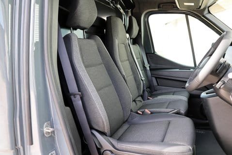 Renault Master DEMO MODEL 3.5 TON ADVANCE 150 AUTO STALLION BUILD SEEKER HORSEBOX REAR BED 18
