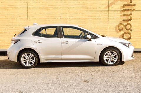 Toyota Corolla ICON TECH 13