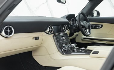 Mercedes-Benz SLS AMG 21