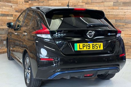 Nissan LEAF 40kWh Tekna Hatchback 5dr Electric Auto (150 ps) 4