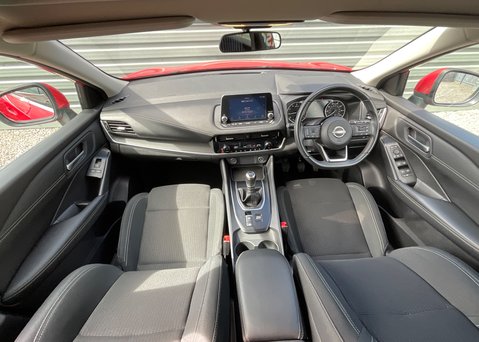 Nissan Qashqai DIG-T ACENTA PREMIUM MHEV 13