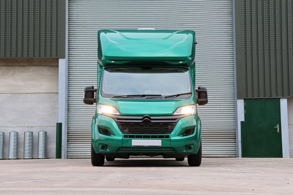 Citroen Relay Brand new 4.5 ton horse box pre reg delivery miles ready to go  9