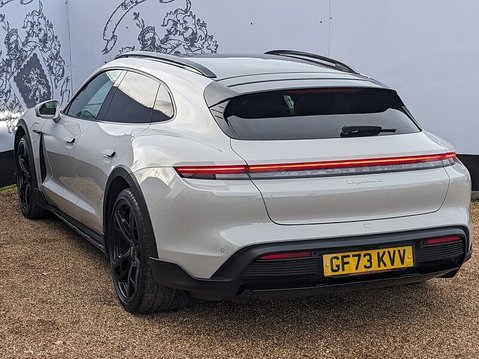 Porsche Taycan 4 CROSS TURISMO 7