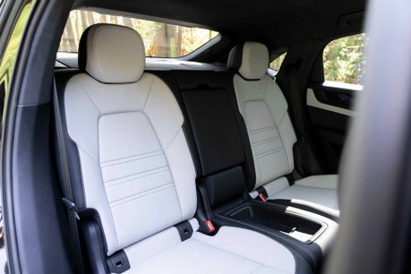Porsche Cayenne GTS. WARRANTY. HUD. PANORAMIC ROOF. COMFORT ACCESS. BOSE. S/CHRONO. 7