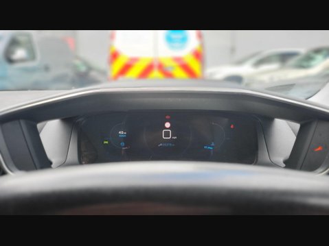 Peugeot 2008 PURETECH S/S ALLURE PREMIUM 29