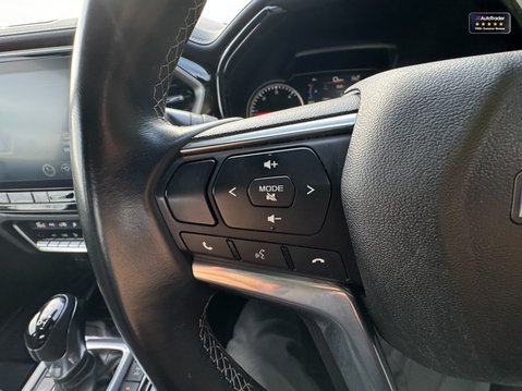 Isuzu D-Max V-Cross | AUTO | 1.9LT | AC | Sensors | Camera | Tow Bar| 19