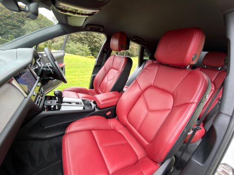 Porsche Macan S PDK 22