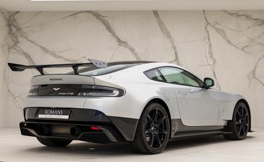 Aston Martin Vantage GT8 5