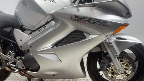 Honda VFR 2001 VTEC ONLY 19K NEW MOT SERVICED SPORTS EXHAUST 800CC 42