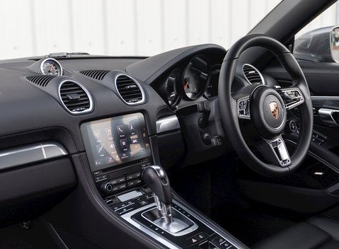 Porsche 718 Boxster S 16