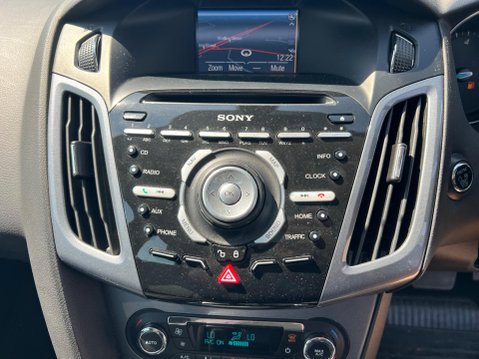 Ford Focus 1.6 Titanium Navigator Powershift Euro 5 5dr 35