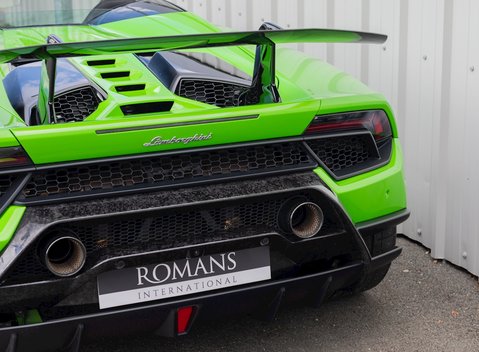 Lamborghini Huracan Spyder LP640-4 Performante 23