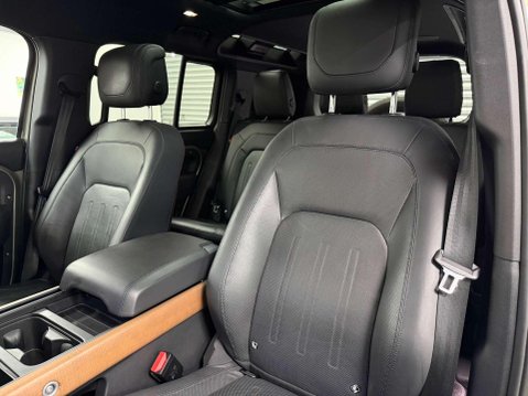 Land Rover Defender 3.0 P400 MHEV X SUV 5dr Petrol Auto 4WD Euro 6 (s/s) (400 ps) 26