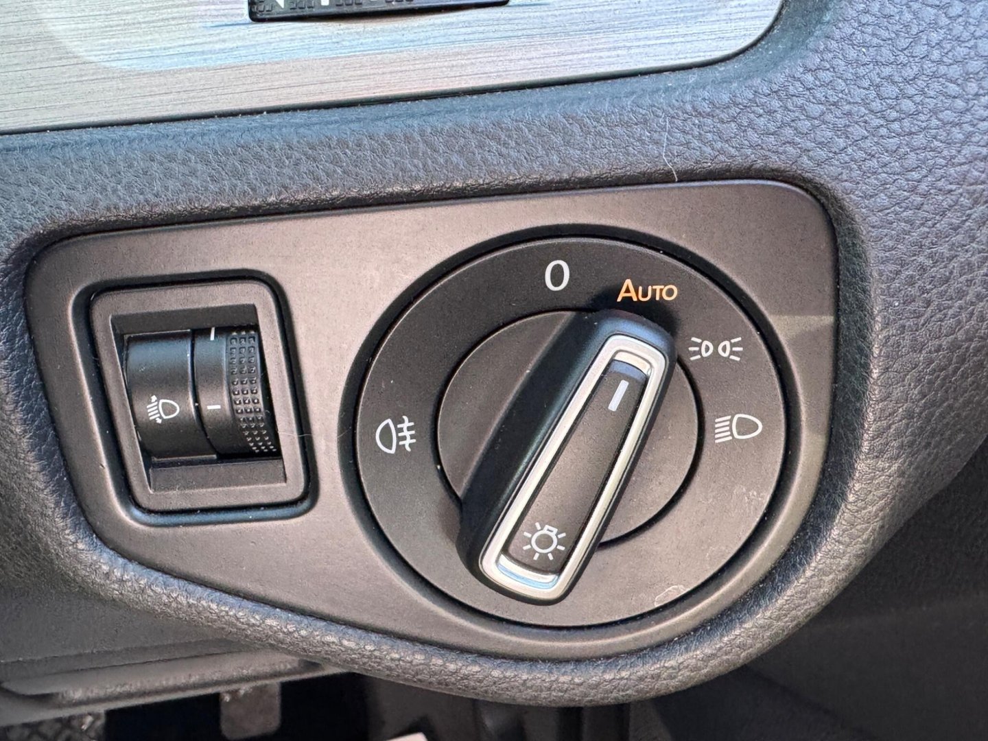2014 Volkswagen Golf — image 30