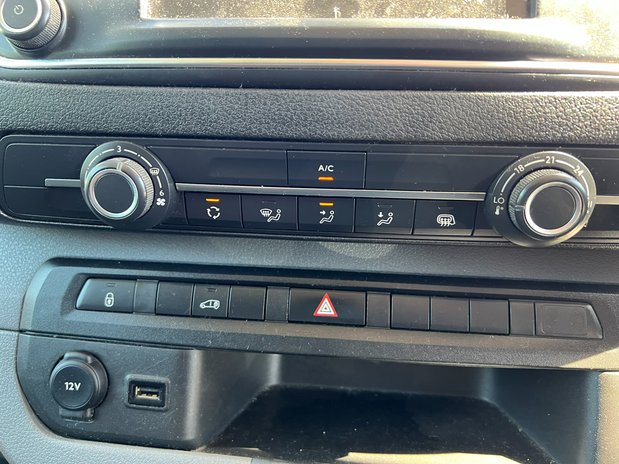 Citroen Dispatch MWB L2H1 Low Roof Enterprise 3100 Air Con Nav Sens 32