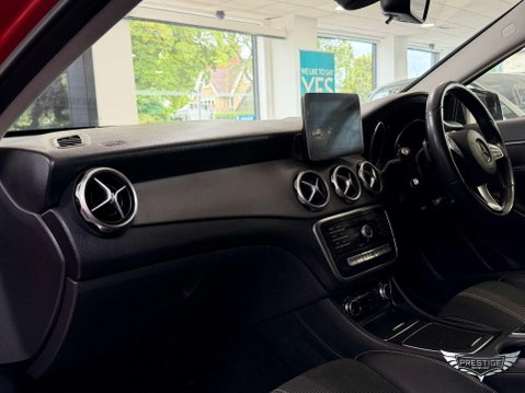 Mercedes-Benz GLA 1.6 GLA180 Urban Edition 7G-DCT Euro 6 (s/s) 5dr 21