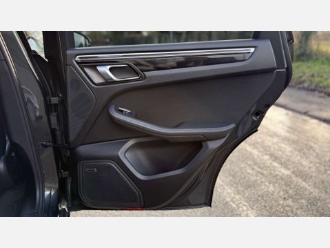 Porsche Macan 3.0 Macan S Semi-Auto 4WD 5dr 46