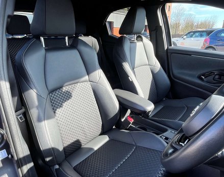 Toyota Yaris 1.5 Yaris Dynamic HEV CVT 5dr 56